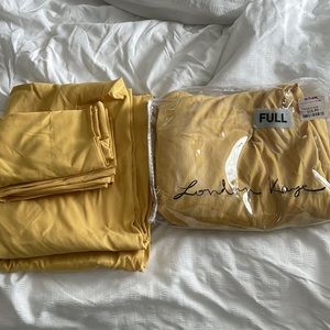 Yellow sheets for full-size bed